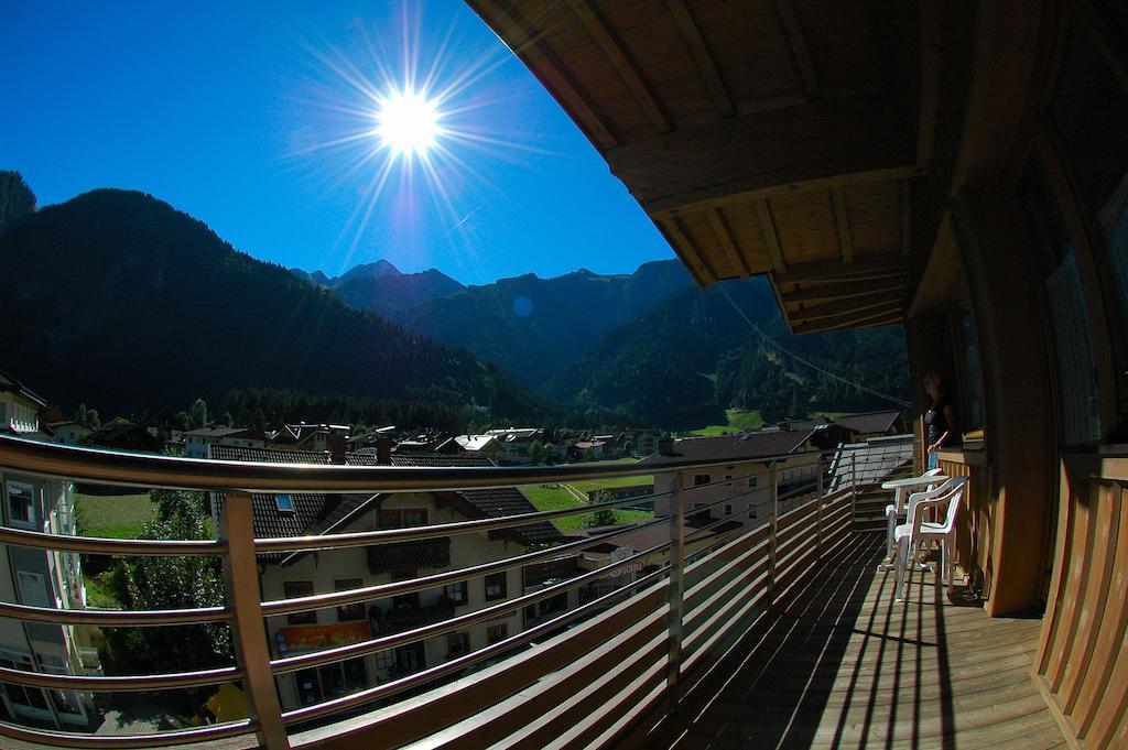 Hotel Garni Jennewein Mayrhofen Room photo