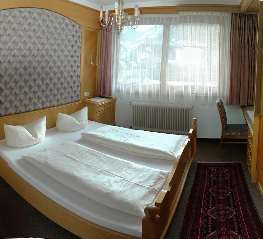 Hotel Garni Jennewein Mayrhofen Room photo